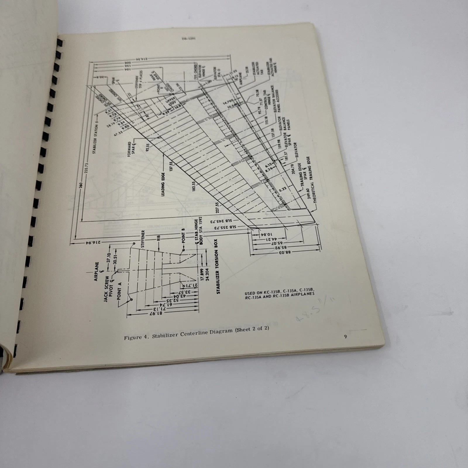 Interior page of the Boeing C-135 manual