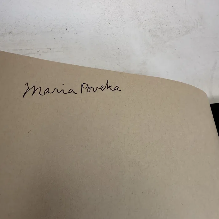 The Living Tradition of Maria Martinez by Susan Peterson — signature